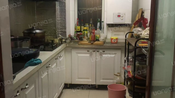 此房南北通透，明厨明卫，房本满五唯一，税费少。-厨房