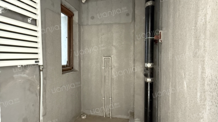 这套房源我带看了6次了，采光没问题1楼层也不错-卫生间