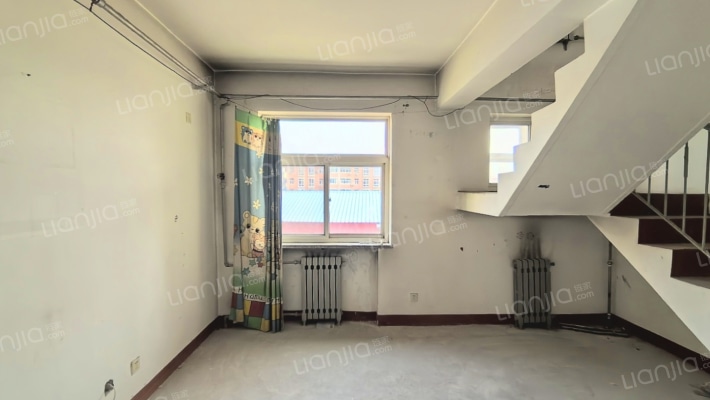 范阳主路 二康旁 停车方便 满五年 有露台-客厅A