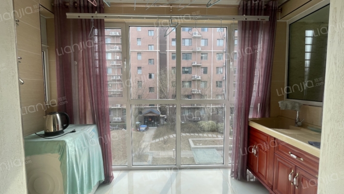 双塔区 精装三居 家具家电齐全 带地下室 看房方便-阳台