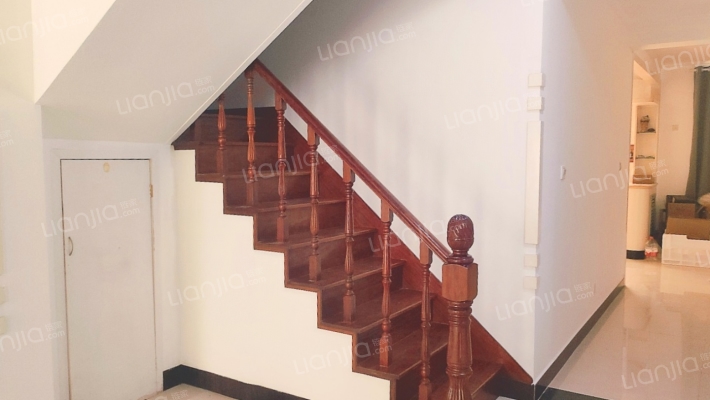 国富嘉园  复试1跃2，集中供暖，德信公园旁-楼梯间