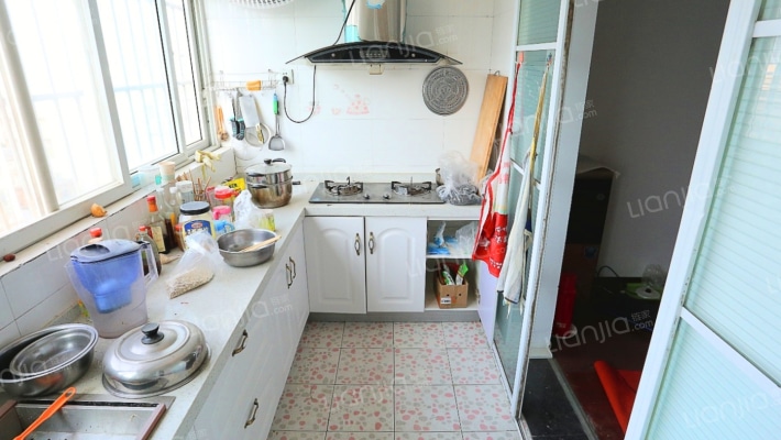 房子干净整洁 拎包入住 采光好 有证能按揭-厨房