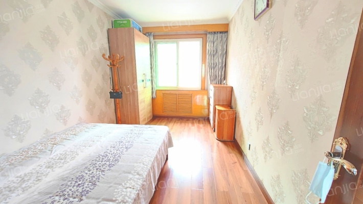 政法街开发区户口集中供暖物业费低拎包入住-卧室B