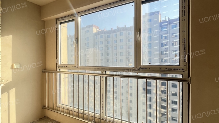 金域中央 小三居 中间楼层 采光无遮挡-阳台