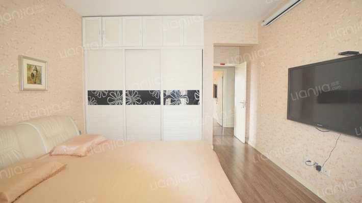 标准三室两厅双卫，温馨舒适，保养好中间楼层-卧室B