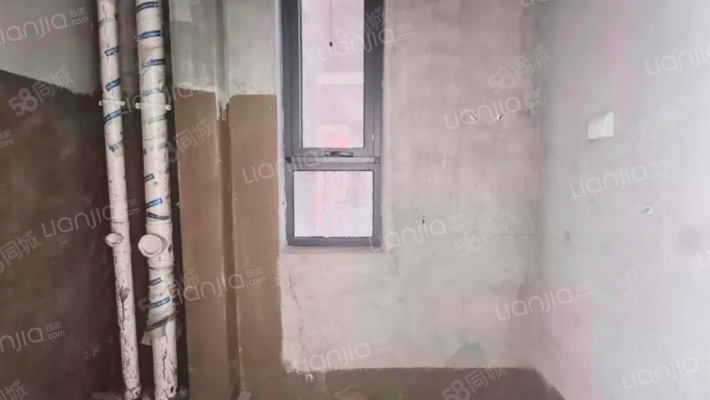 小区是南派园林社区，距京港澳高速300米，集中供暖-卫生间B