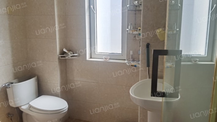 838沿线，70年产权，房子精装修，小区是集体供暖-卫生间B