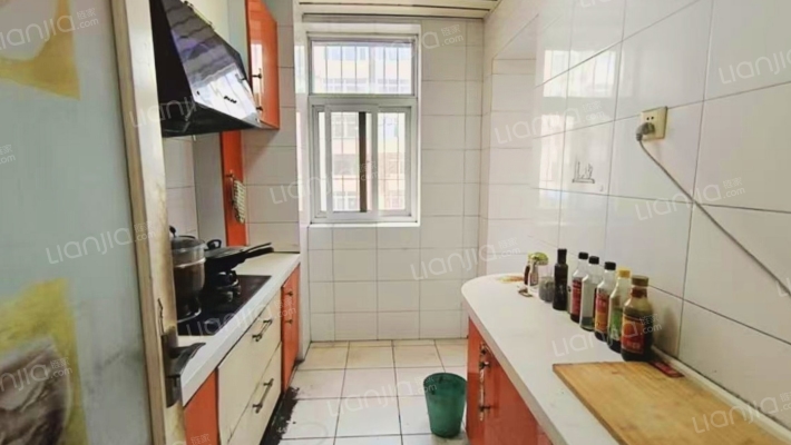 朝阳路新工商局小区 南北大三居，低楼层-厨房