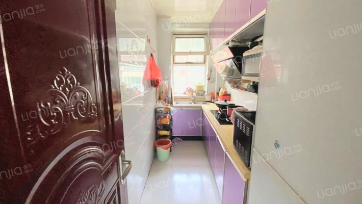 万福城三居 带地下室 普通装修 业主诚心出售-厨房