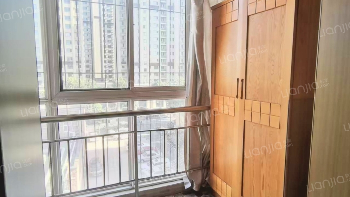 范阳路 二康联合四号院南北通透两居 采光没问题-阳台