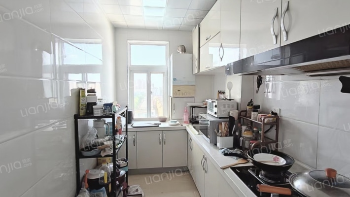 此房电梯，房中间楼层，房本满二。-厨房