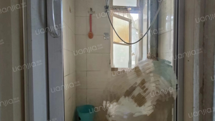 公摊小，楼层好，配套齐全，交通便利。-卫生间