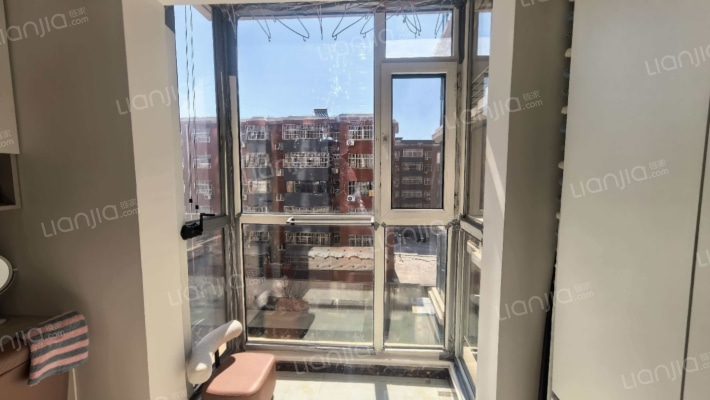 自住装修，二康旁，有电梯，配套齐全-阳台