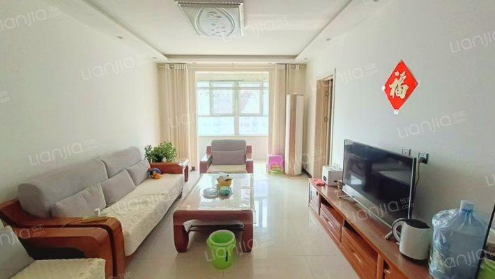 满二，两居室，集中供暖，采光好，优质房源！-客厅