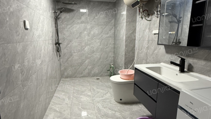 鸿坤理想尔湾 4室2厅 南 北-卫生间A