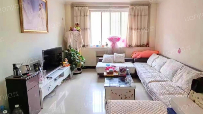 此房在涿州市医院北侧，东大街西侧，小区安静配套齐全-客厅