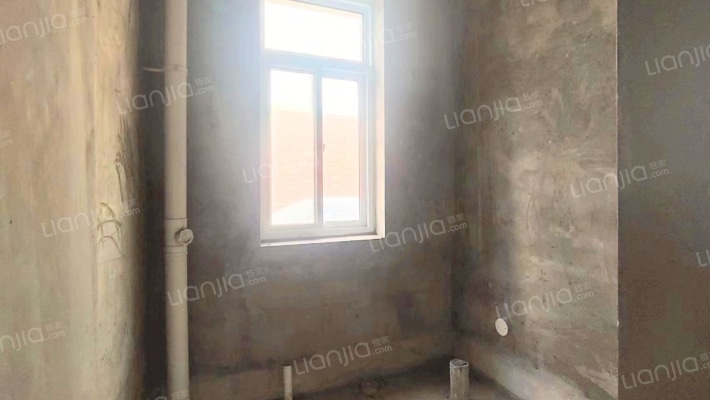 满五唯一别墅前后带小院，地上三层带露台-卫生间A