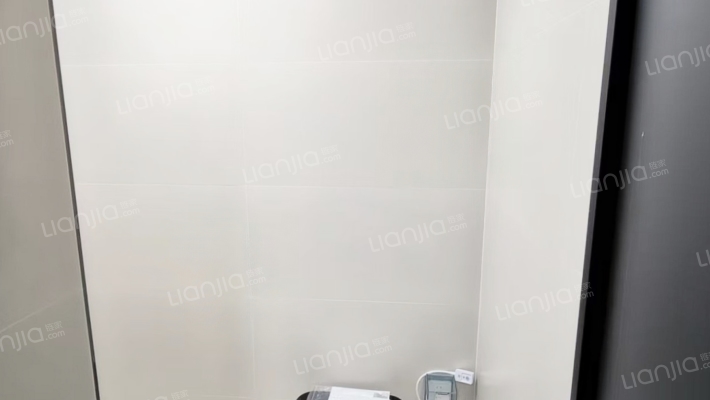 急售三利精装修两居，满二，价格美丽可小议-卫生间