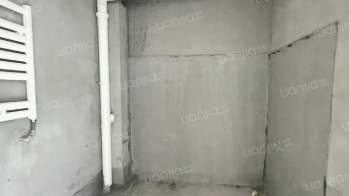 大社区一期洋房  南北通透  户型方正 南采光视野好-卫生间B