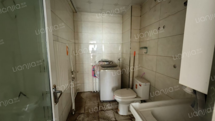 范阳路沿线  集中供暖 跃层 有大露台 视野好-卫生间B