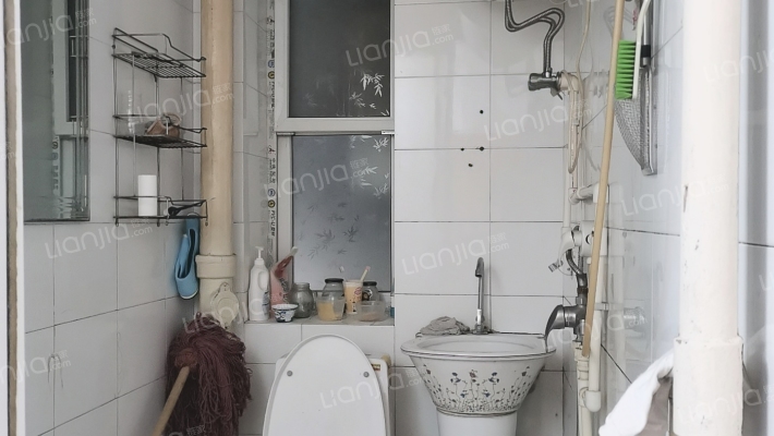 桃园市场工商局小区 南北通透户型 一层进出方便-卫生间