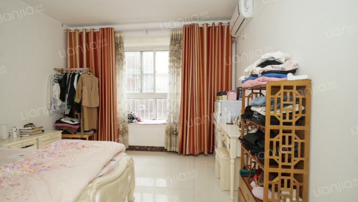 此房精装3室有证可分期，居住舒适，环境优美-卧室A