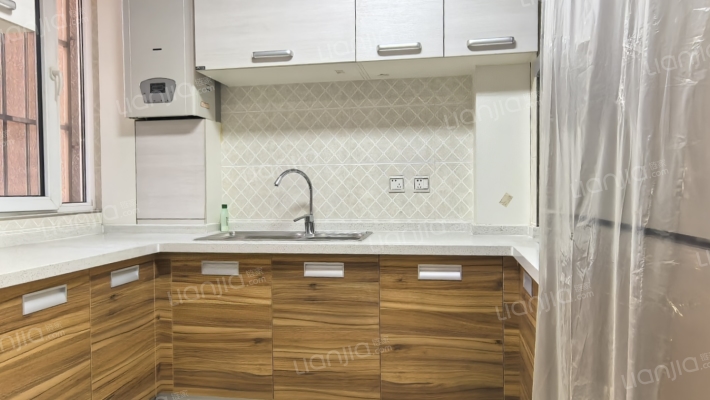 钻石商圈 838总站旁 单位房公推小 南北通透两居-厨房