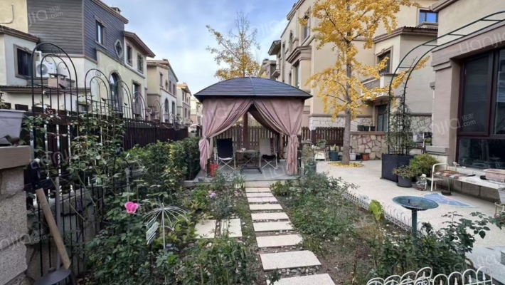 哈佛小镇子 大院子  还是精装修  您说哇塞不哇塞吧-入户花园