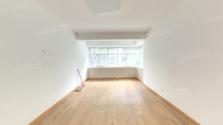 龙泉路295号二手房实景图