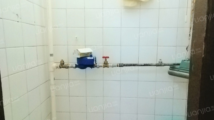 南关 四中附 近正规小两居，税少带小房随时过户-卫生间