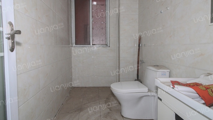 瑞鑫苑~108平3室有证满2年简单装修 看房方便-卫生间