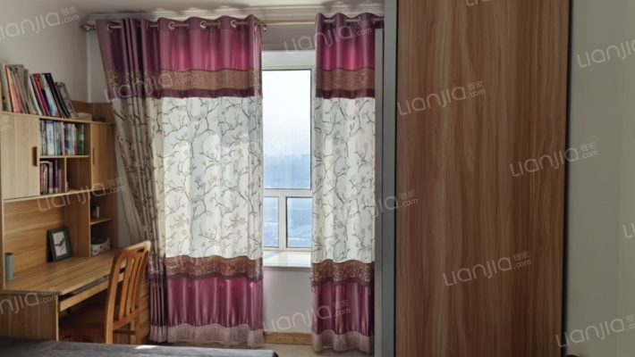 小区清净，在楼上就能看到大石桥批发市场，有838车-卧室B