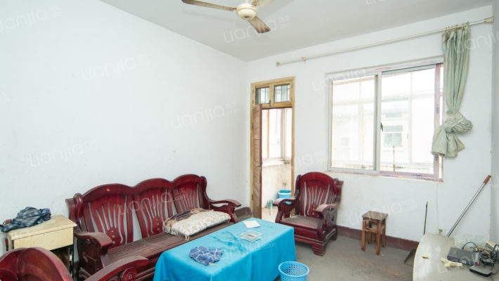 翠岩路135号二手房实景图