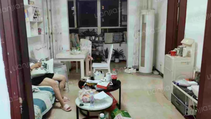 水岸花城，一线河景美宅，标准现房，即买即住-客厅