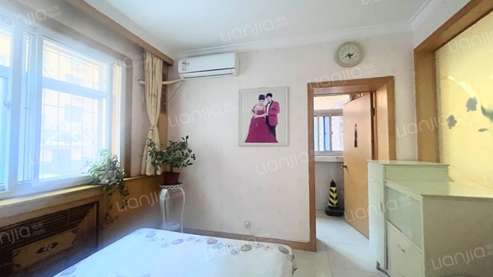 县府小区 一层 带车位 地下室-卧室B