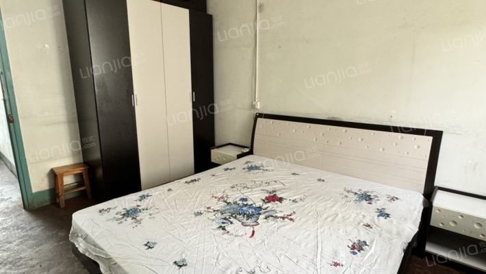 路桥公司宿舍二手房实景图