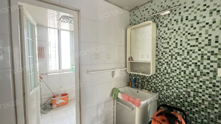 东安小区 3室2厅 南 北-卫生间