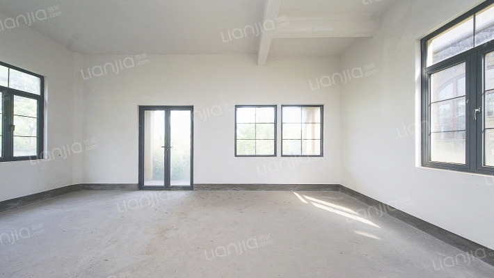 庆隆南山高尔夫国际社区柏翠庄二手房实景图