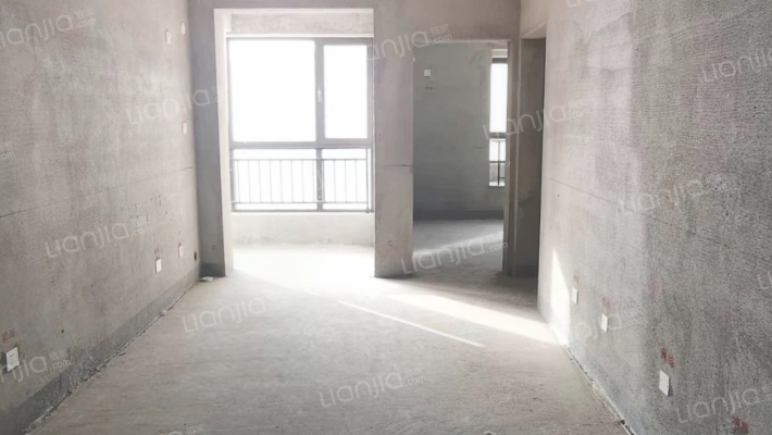 高楼层（非顶层）全天采光 业主诚心出售集中供暖-客厅