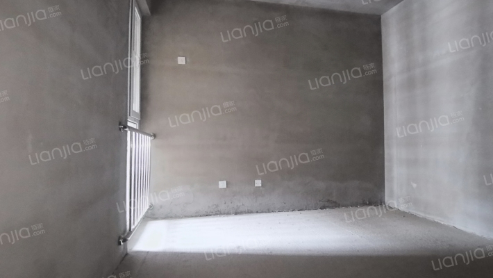 总高18层，户型方正，中高楼层，小区环境优美-卧室B