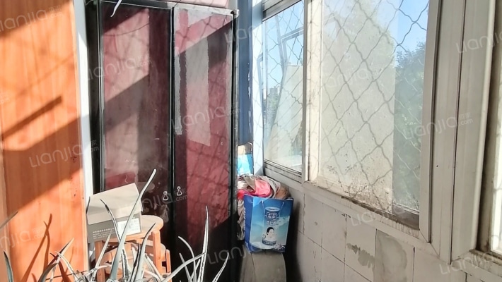 火车站 正规小两居 拎包入住  满五看房提前约-阳台