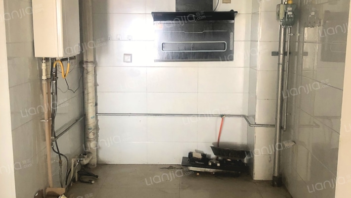 此房西向，房本满五，电梯房，中间楼层，采光好-厨房