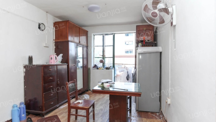 长阳路1289号二手房实景图