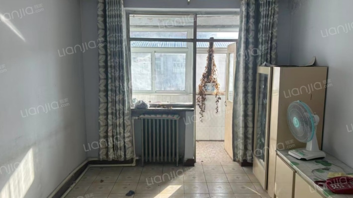 水泥厂家属小区二手房实景图