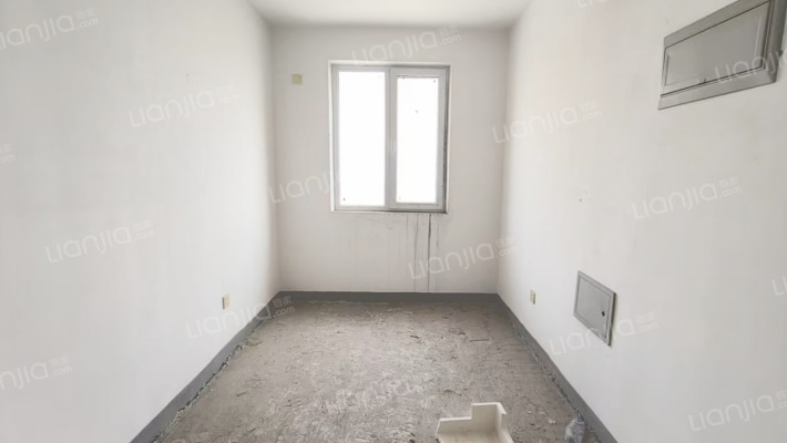 急售南北向大三居，双卫毛坯，价格美丽-餐厅