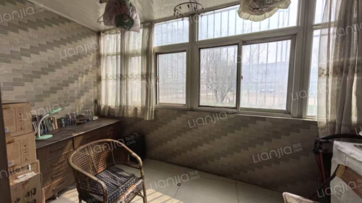 华阳路 别墅社区  停车方便 低楼层-过道