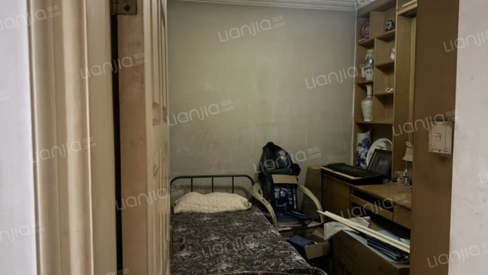 房本满五唯一，南北通透的三居两卫，好楼层，好户型。-卧室C