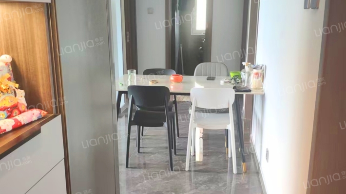 急售精装三居，家电齐全，价格美丽哦-餐厅