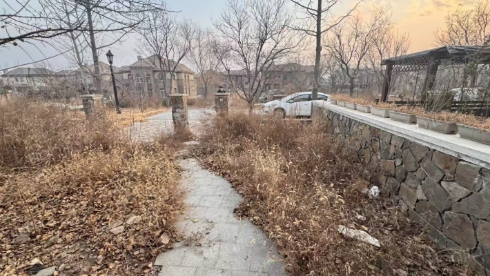 此房房本满五唯一  类独栋 边户大院子-卧室E