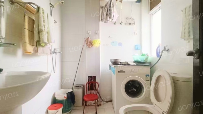 水岸花城，一线河景美宅，标准现房，即买即住-卫生间